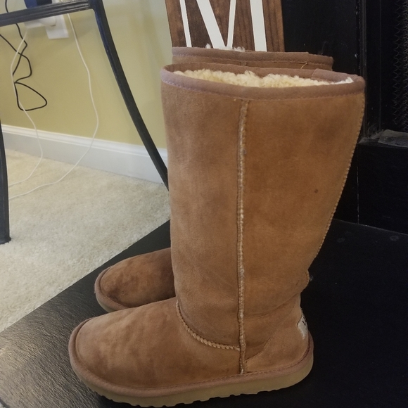 🎁UGG Classic Tall Chestnut Boots🎁 - Picture 5 of 8